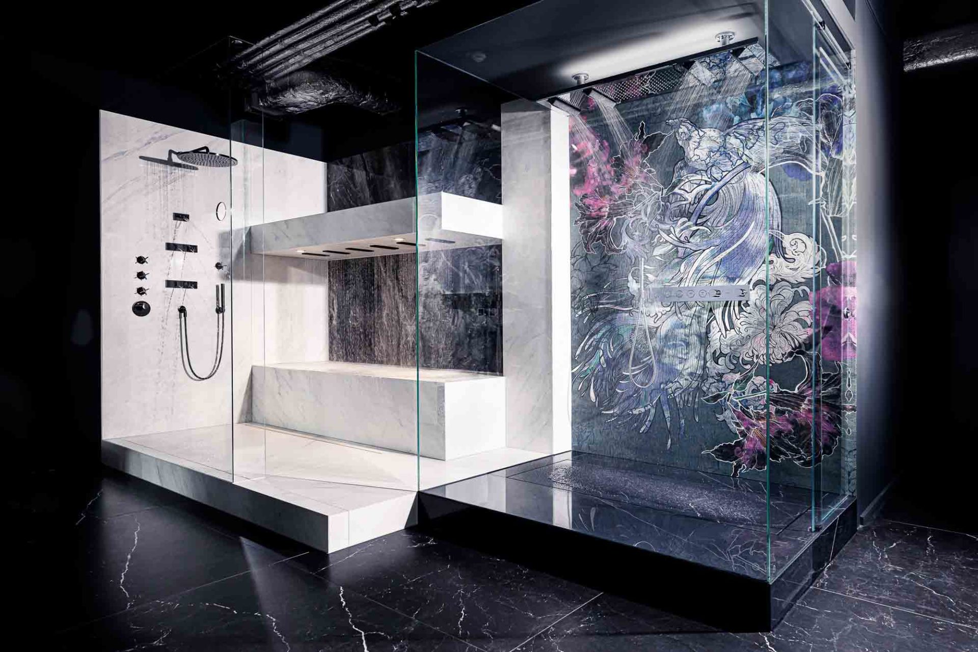 Traumbäder | Duschanlage: Duschkopf AXOR Shower Heaven, Armatur AXOR | Horizontaldusche, Duschsystem DORNBRACHT | Beheizbare Liegefläche mit Feinsteinzeug FIANDRE Premium White Active | Wandfliese FIANDRE Arabescato orobico